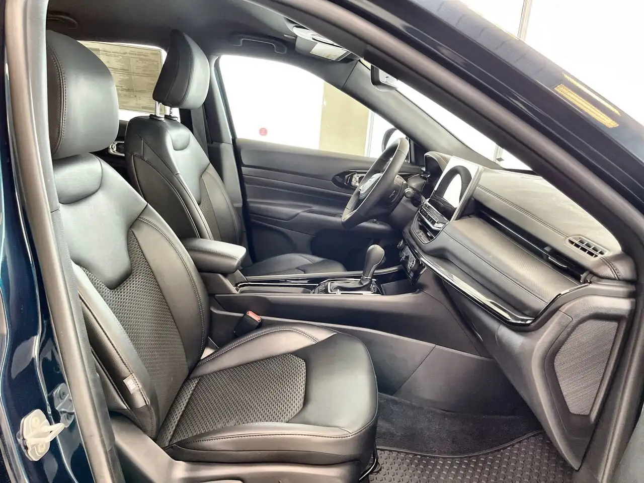 Jeep Compass photo Jeep Compass