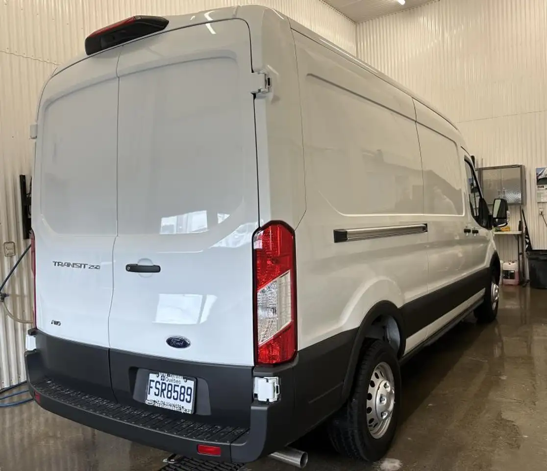 Ford Transit Cargo Van снимка Ford Transit Cargo Van