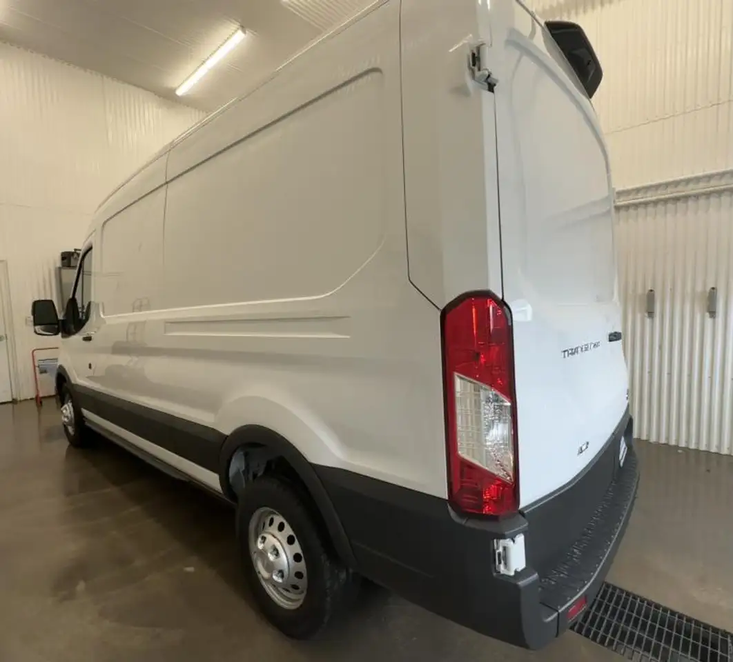 Ford Transit Cargo Van снимка Ford Transit Cargo Van