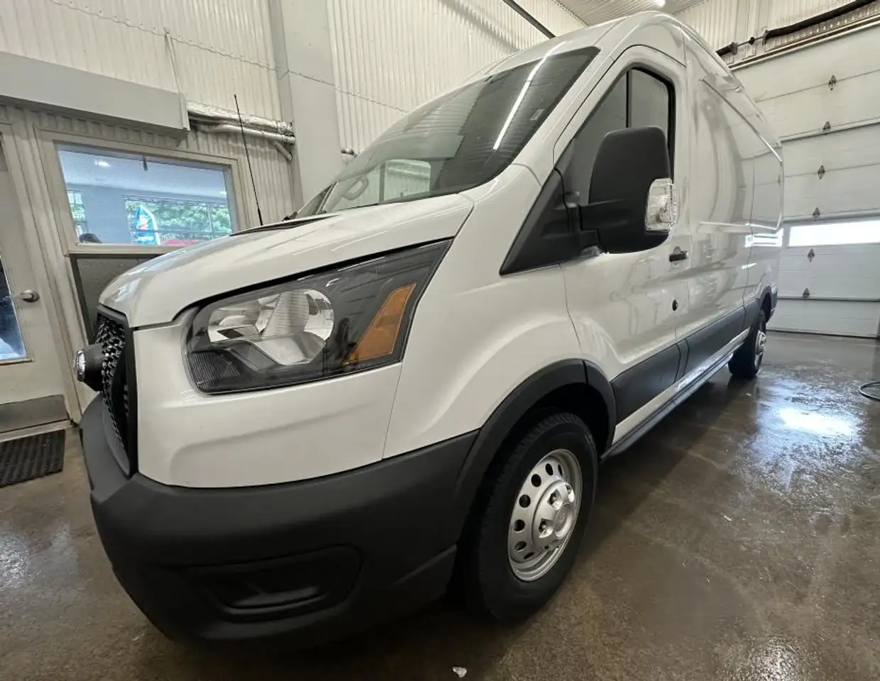 Ford Transit Cargo Van снимка Ford Transit Cargo Van