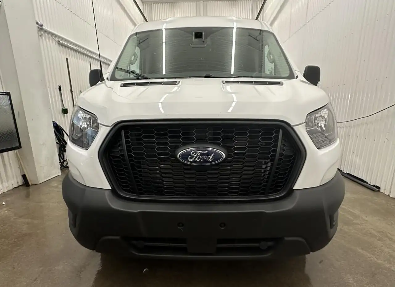 Ford Transit Cargo Van снимка Ford Transit Cargo Van
