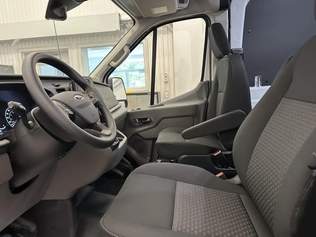 Ford Transit Cargo Van снимка Ford Transit Cargo Van