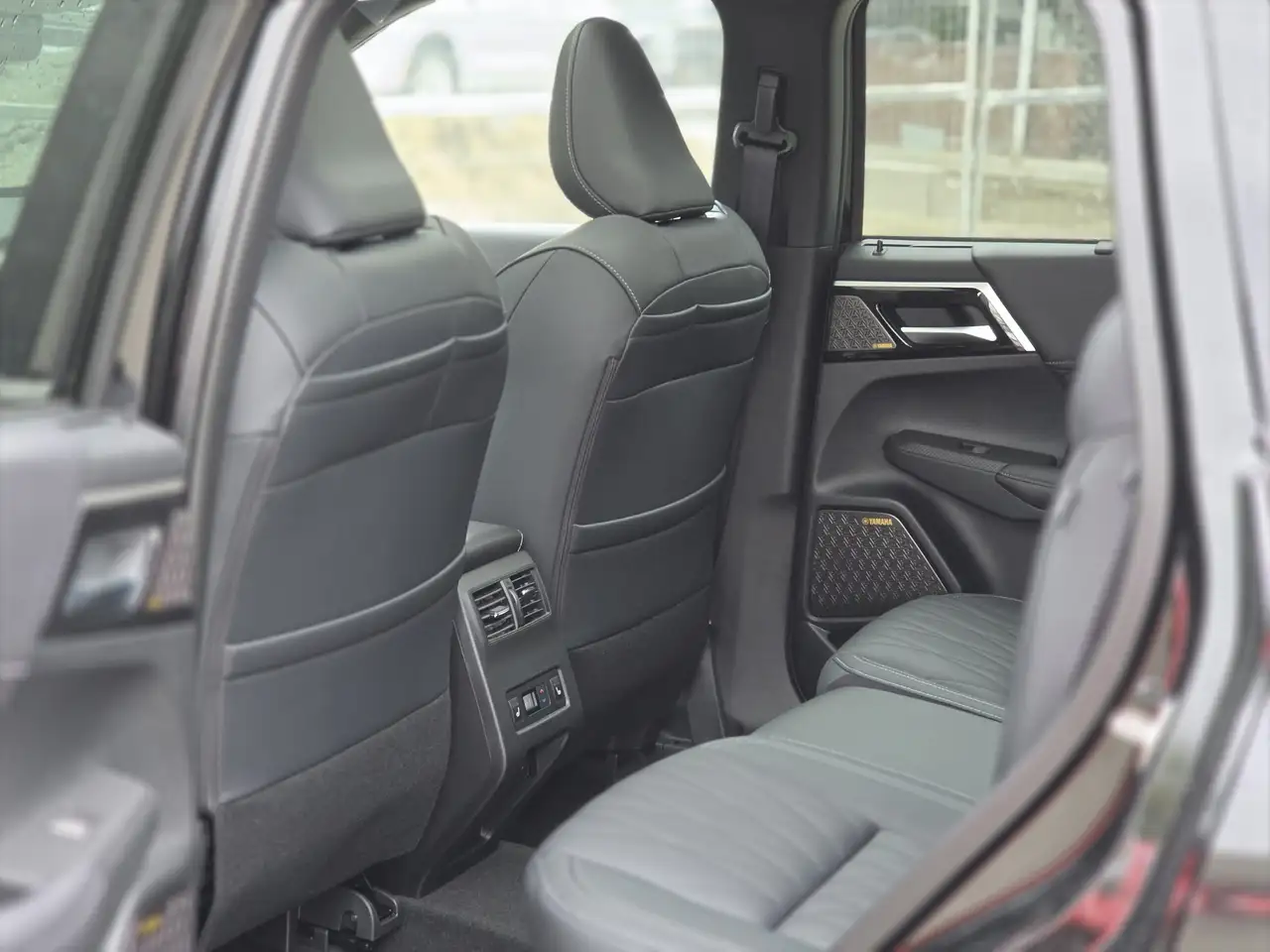Mitsubishi Outlander снимка Mitsubishi Outlander