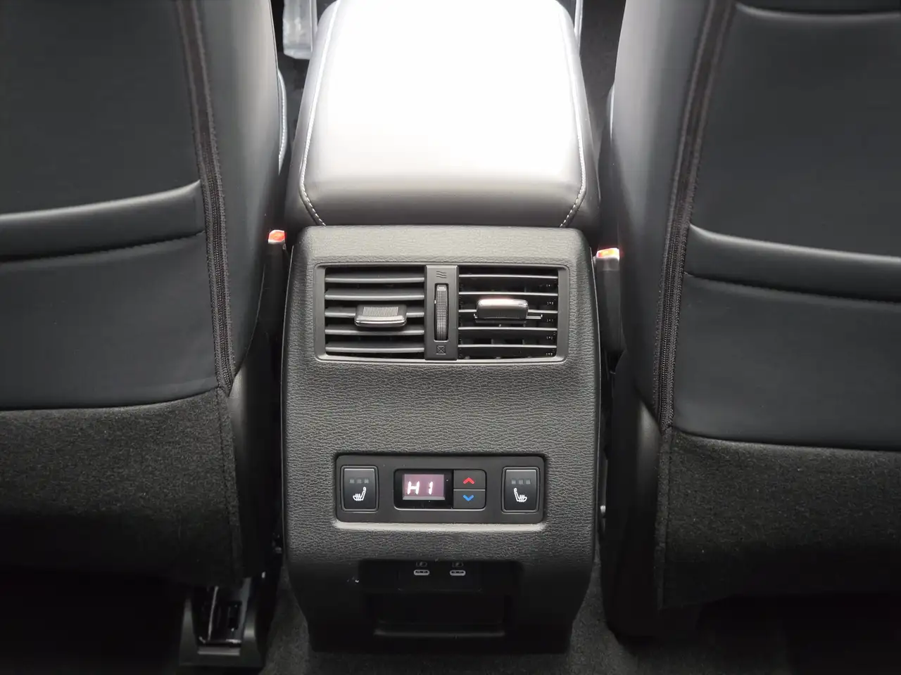 Mitsubishi Outlander снимка Mitsubishi Outlander