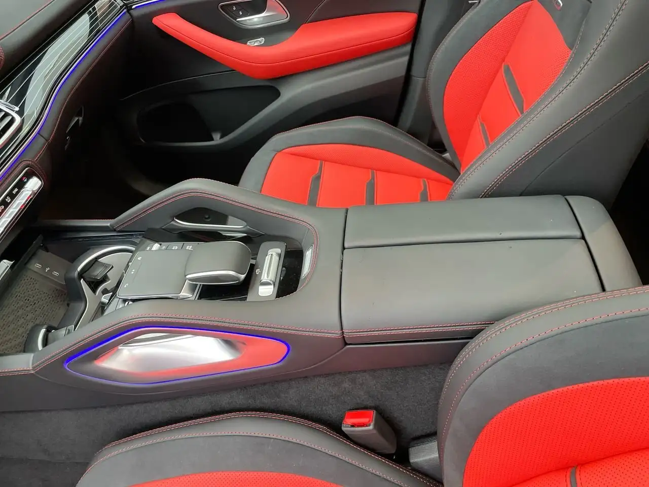 Mercedes-Benz GLE снимка Mercedes-Benz GLE