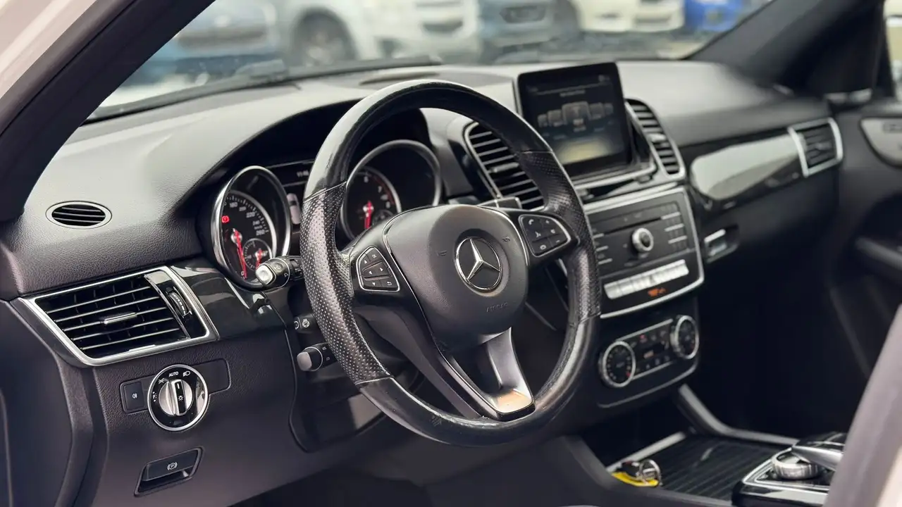 Mercedes-Benz GLE снимка Mercedes-Benz GLE