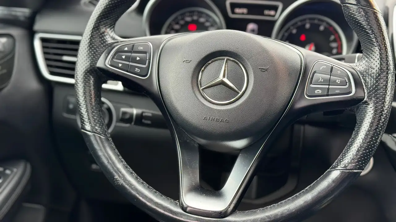 Mercedes-Benz GLE снимка Mercedes-Benz GLE