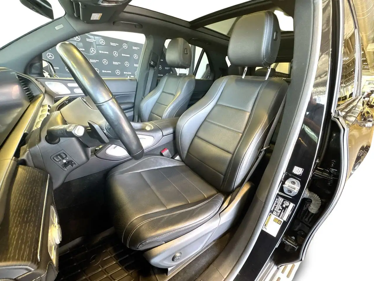 Mercedes-Benz GLE снимка Mercedes-Benz GLE