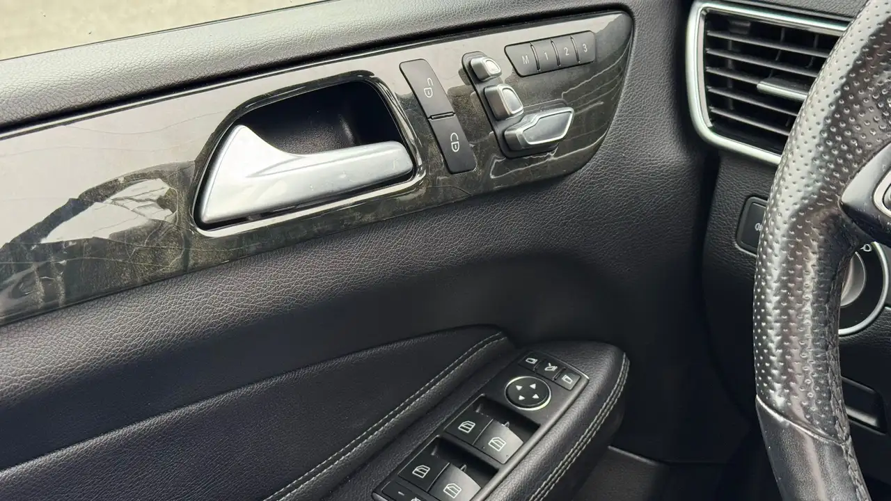 Mercedes-Benz GLE снимка Mercedes-Benz GLE