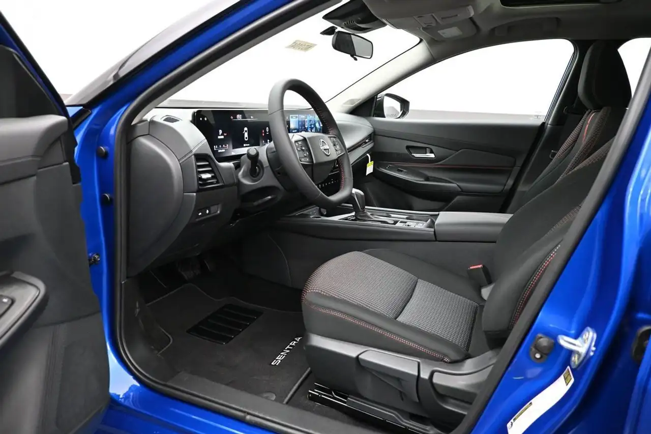 Nissan Sentra снимка Nissan Sentra