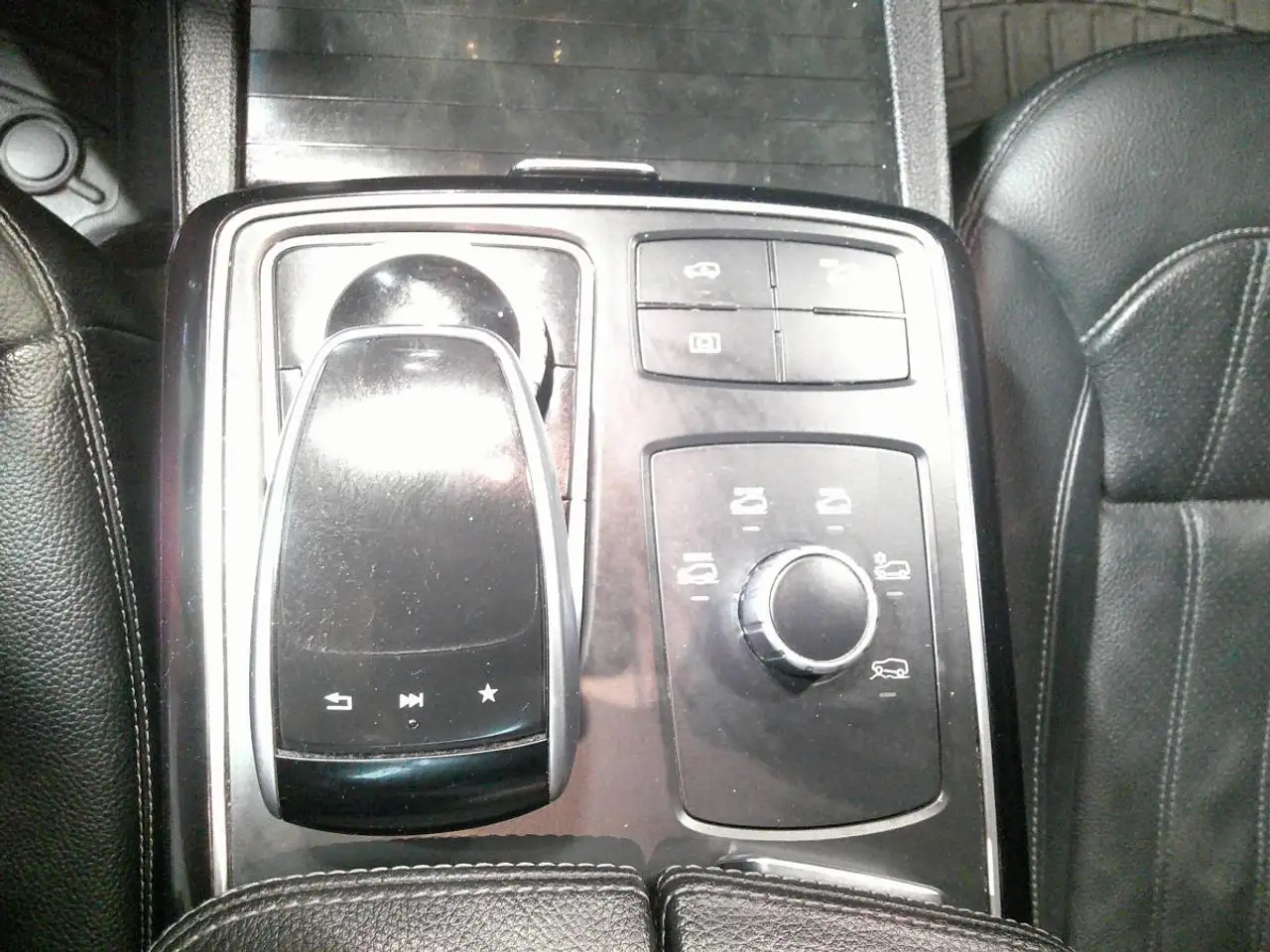 Mercedes-Benz GLE снимка Mercedes-Benz GLE