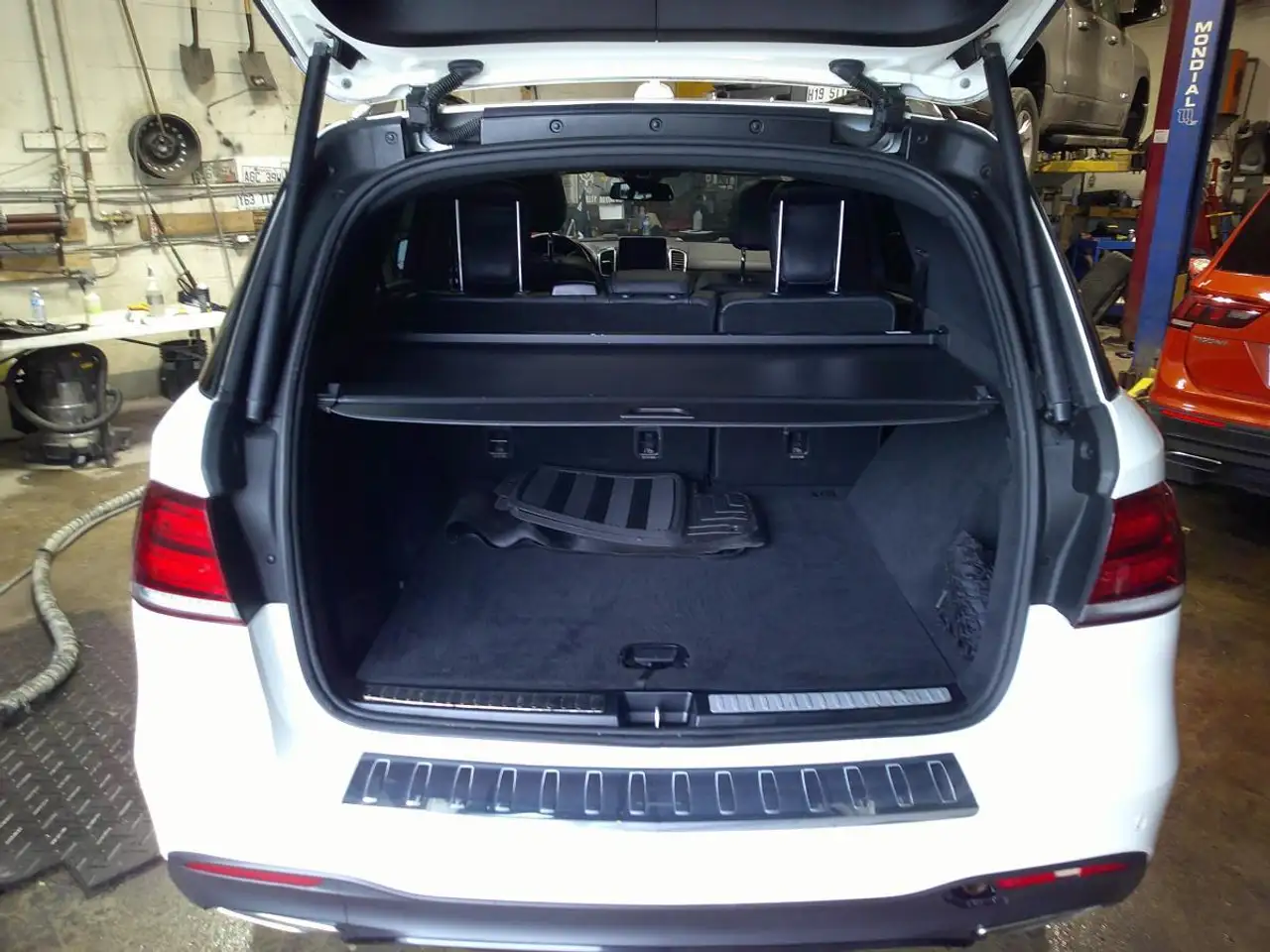 Mercedes-Benz GLE снимка Mercedes-Benz GLE