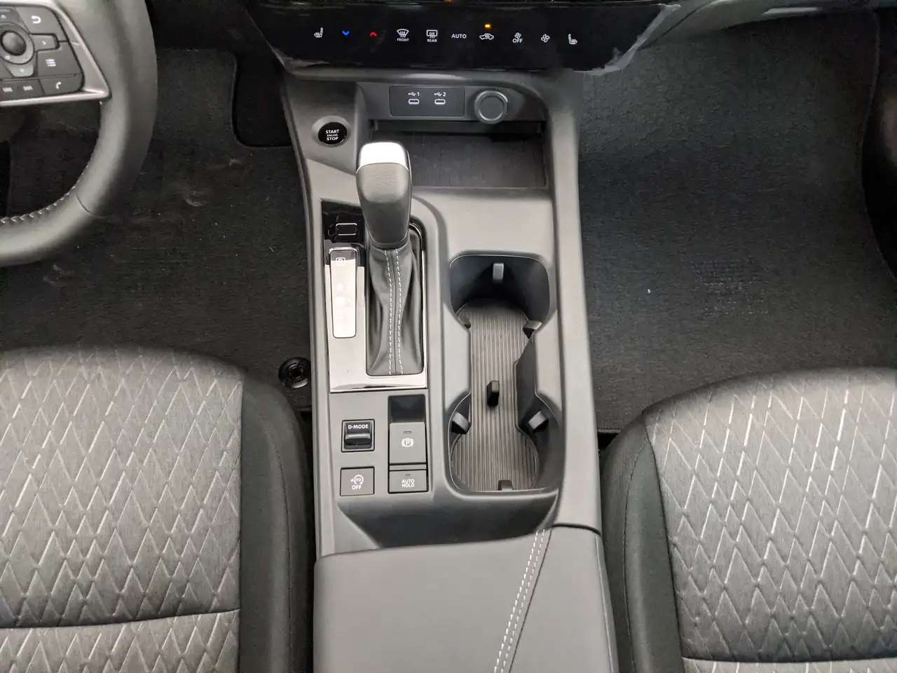Nissan Sentra снимка Nissan Sentra