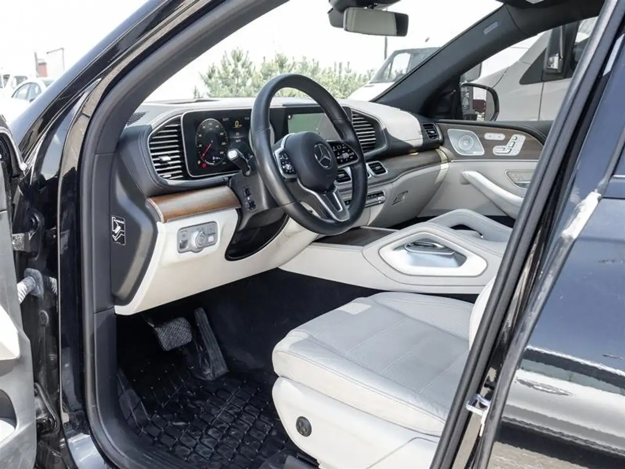 Mercedes-Benz GLE снимка Mercedes-Benz GLE