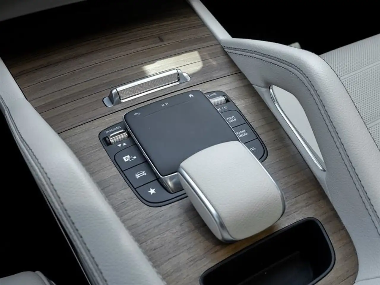 Mercedes-Benz GLE снимка Mercedes-Benz GLE
