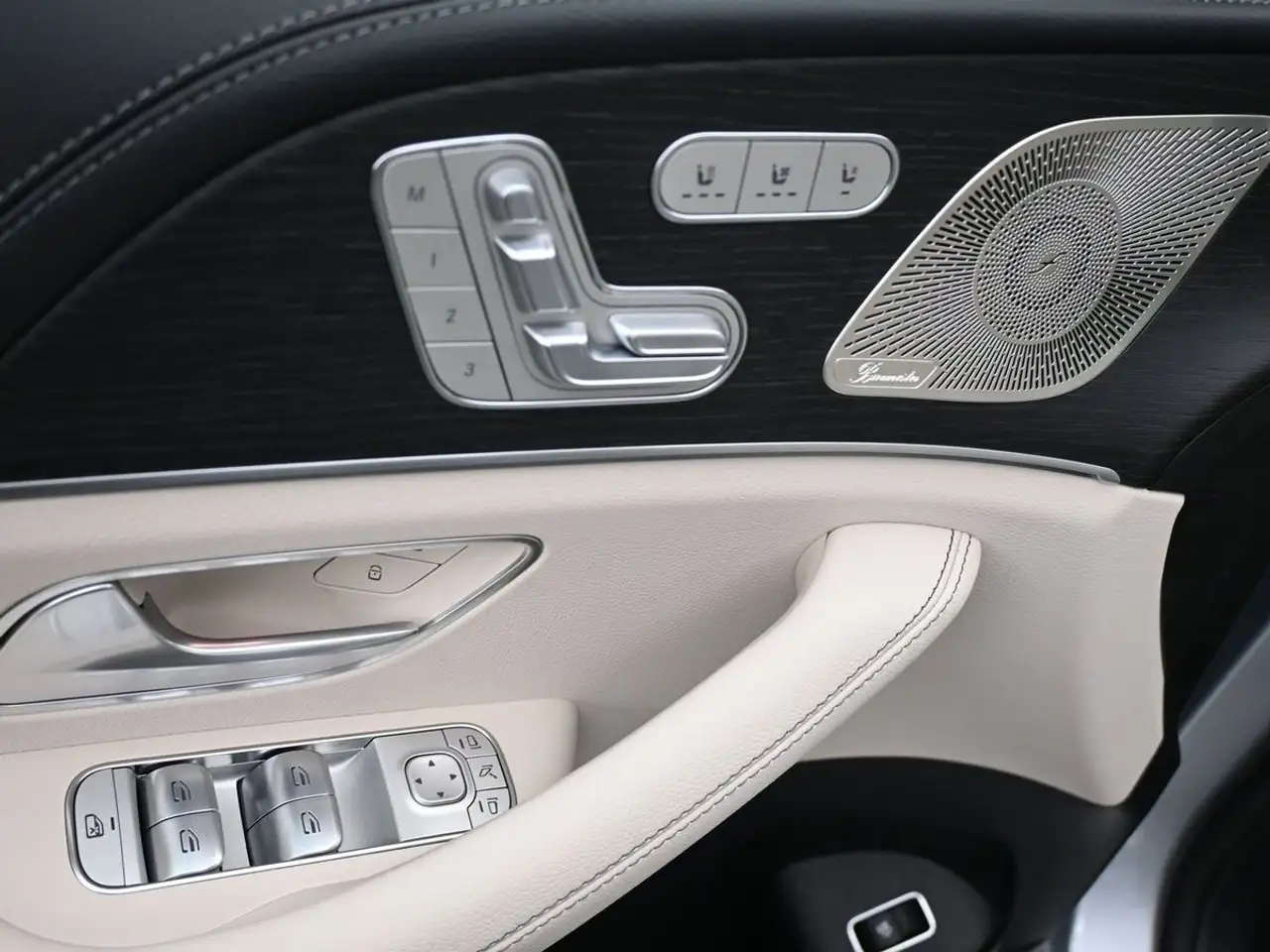 Mercedes-Benz GLE снимка Mercedes-Benz GLE