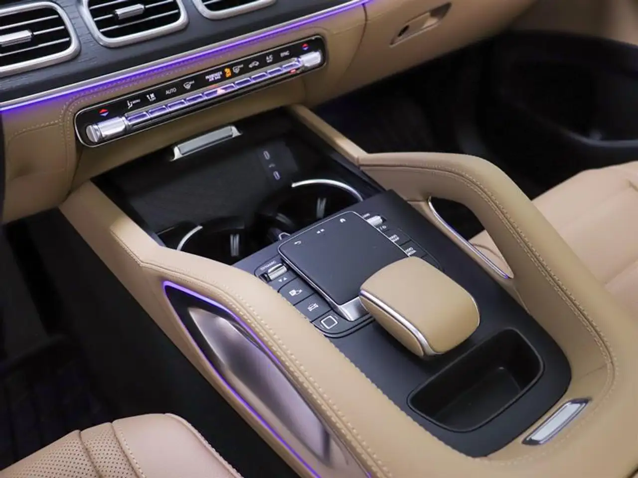 Mercedes-Benz GLE снимка Mercedes-Benz GLE