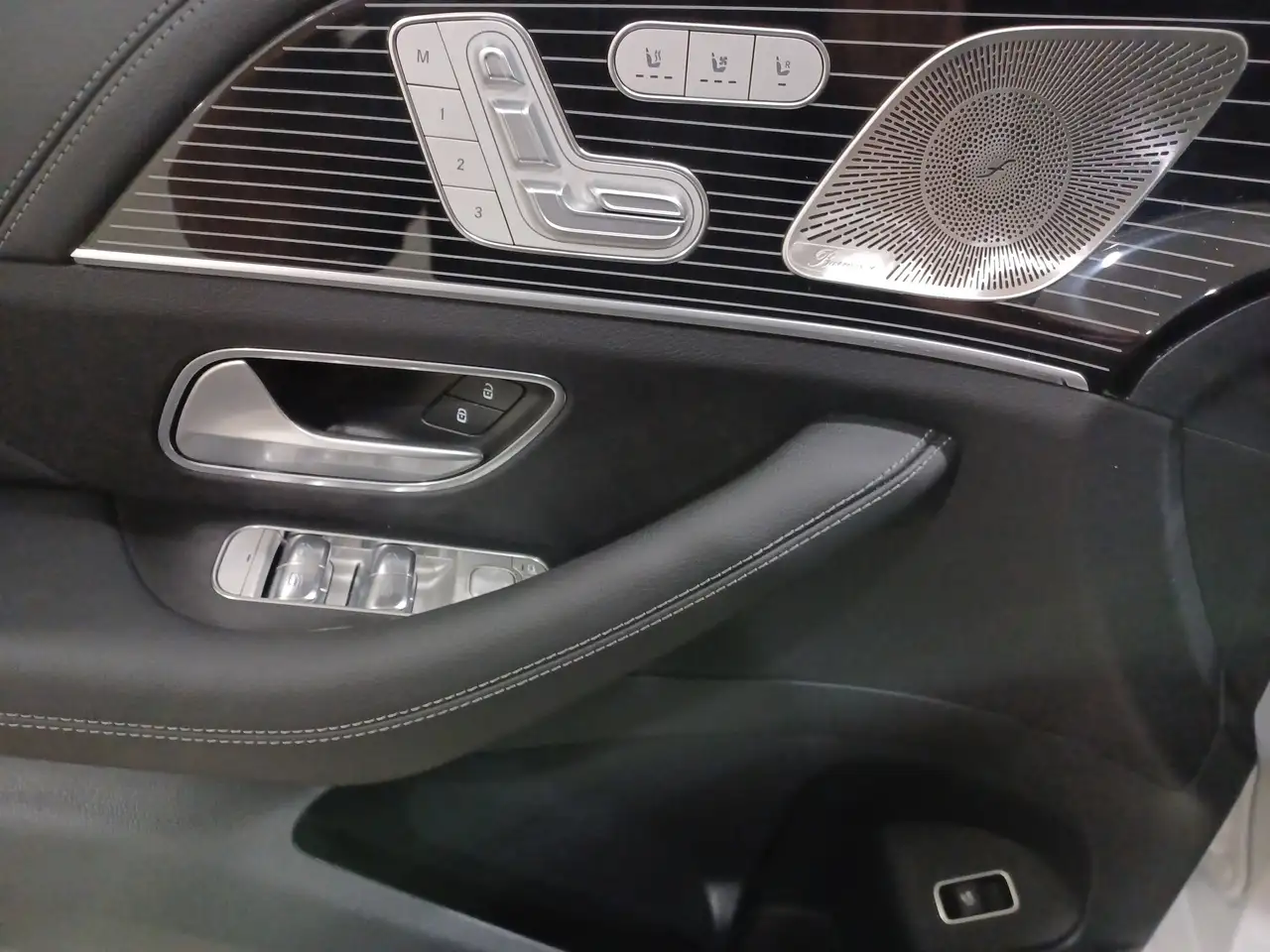 Mercedes-Benz GLE снимка Mercedes-Benz GLE