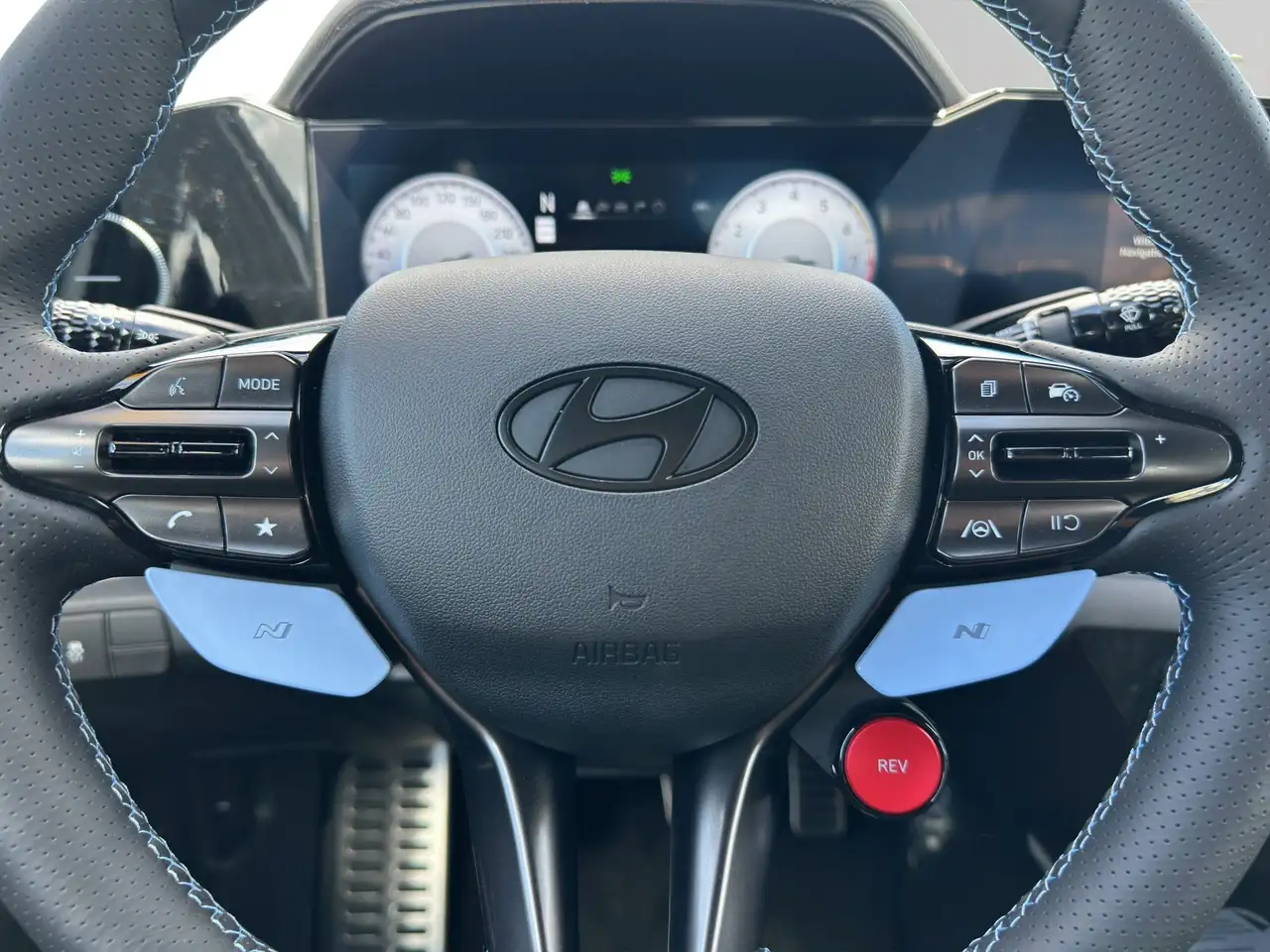 Hyundai ELANTRA photo Hyundai ELANTRA