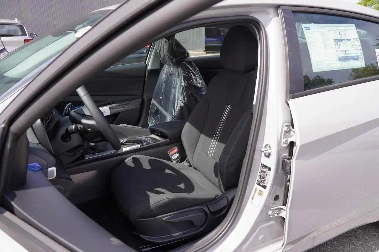 Hyundai ELANTRA fotografie Hyundai ELANTRA