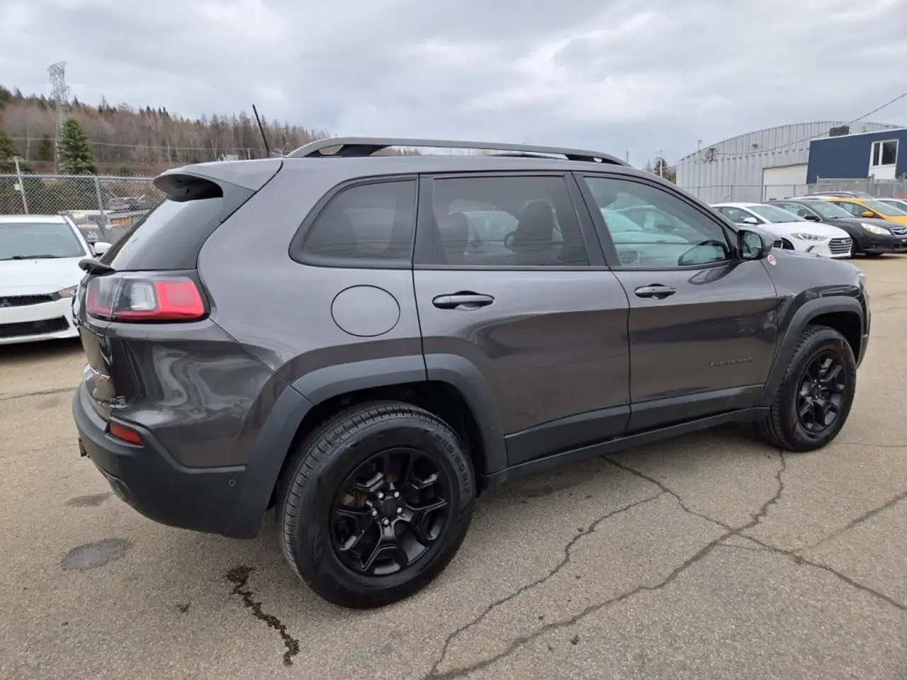 Jeep Cherokee photo Jeep Cherokee
