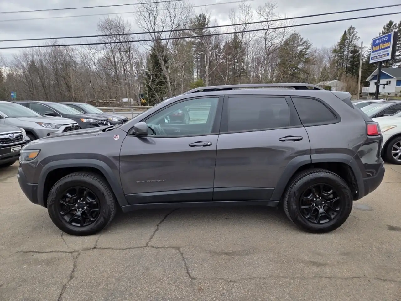 Jeep Cherokee photo Jeep Cherokee