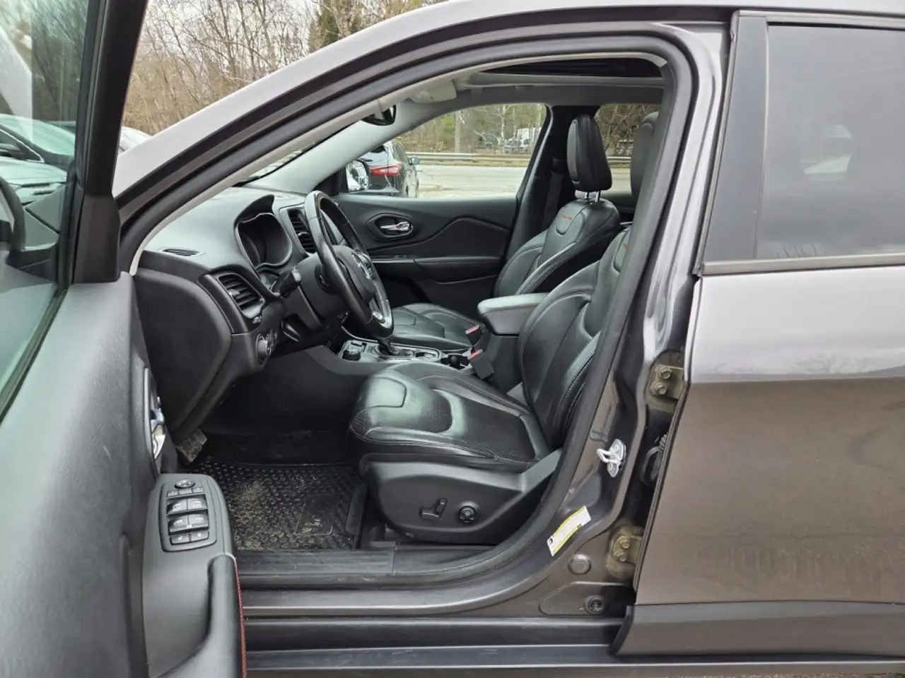 Jeep Cherokee photo Jeep Cherokee