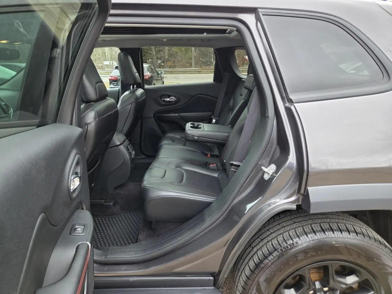 Jeep Cherokee photo Jeep Cherokee