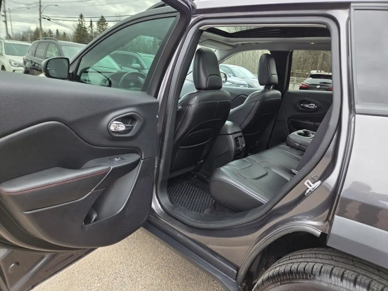 Jeep Cherokee photo Jeep Cherokee