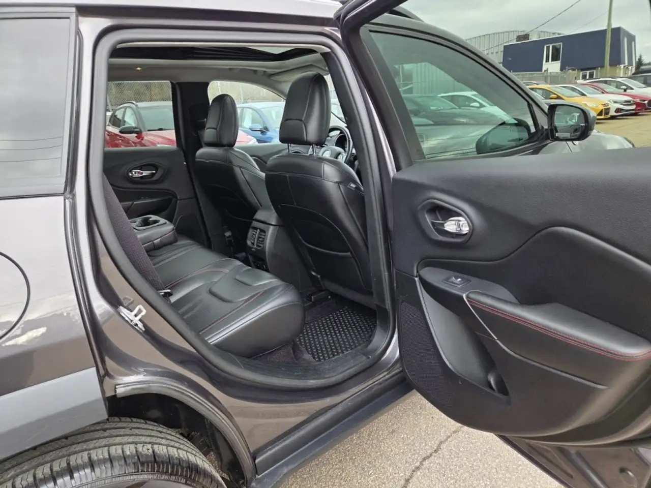 Jeep Cherokee photo Jeep Cherokee