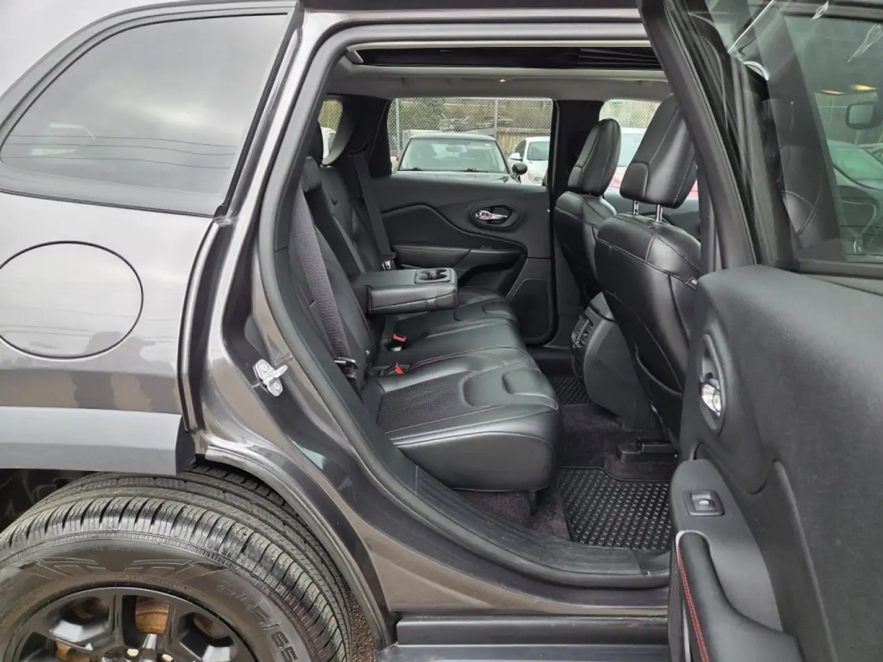 Jeep Cherokee photo Jeep Cherokee