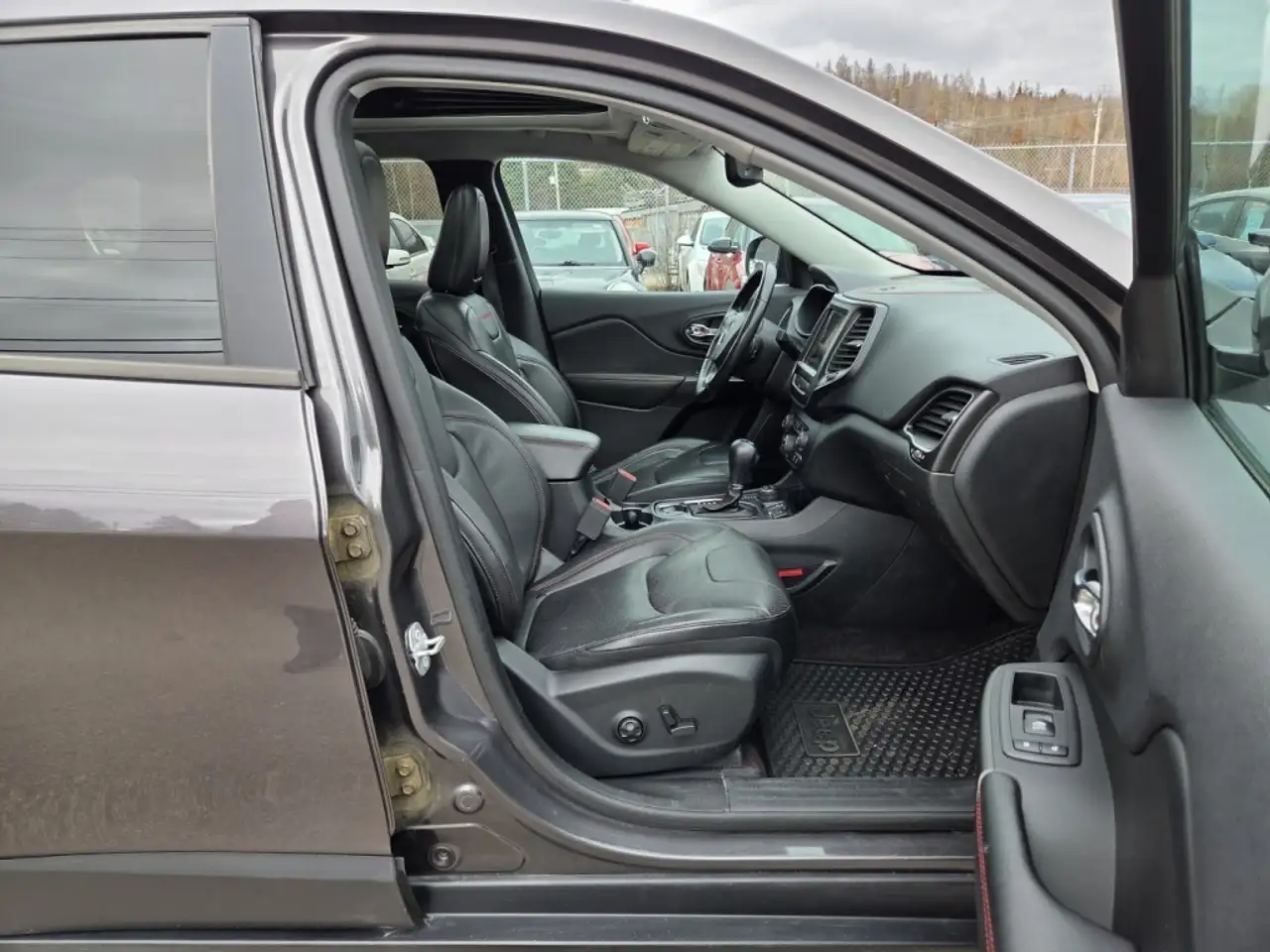 Jeep Cherokee photo Jeep Cherokee