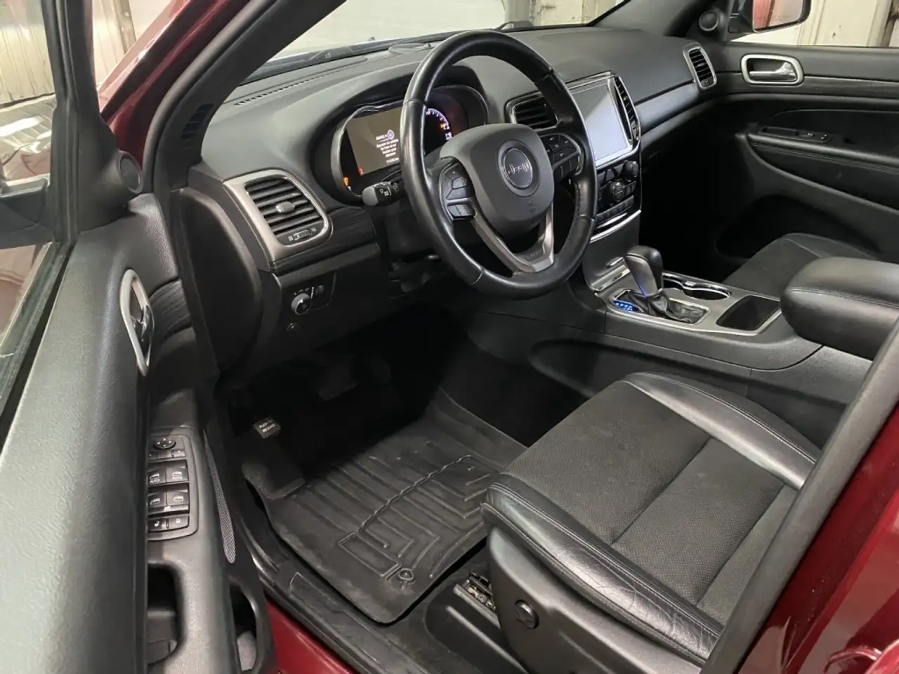 Jeep Grand Cherokee снимка Jeep Grand Cherokee