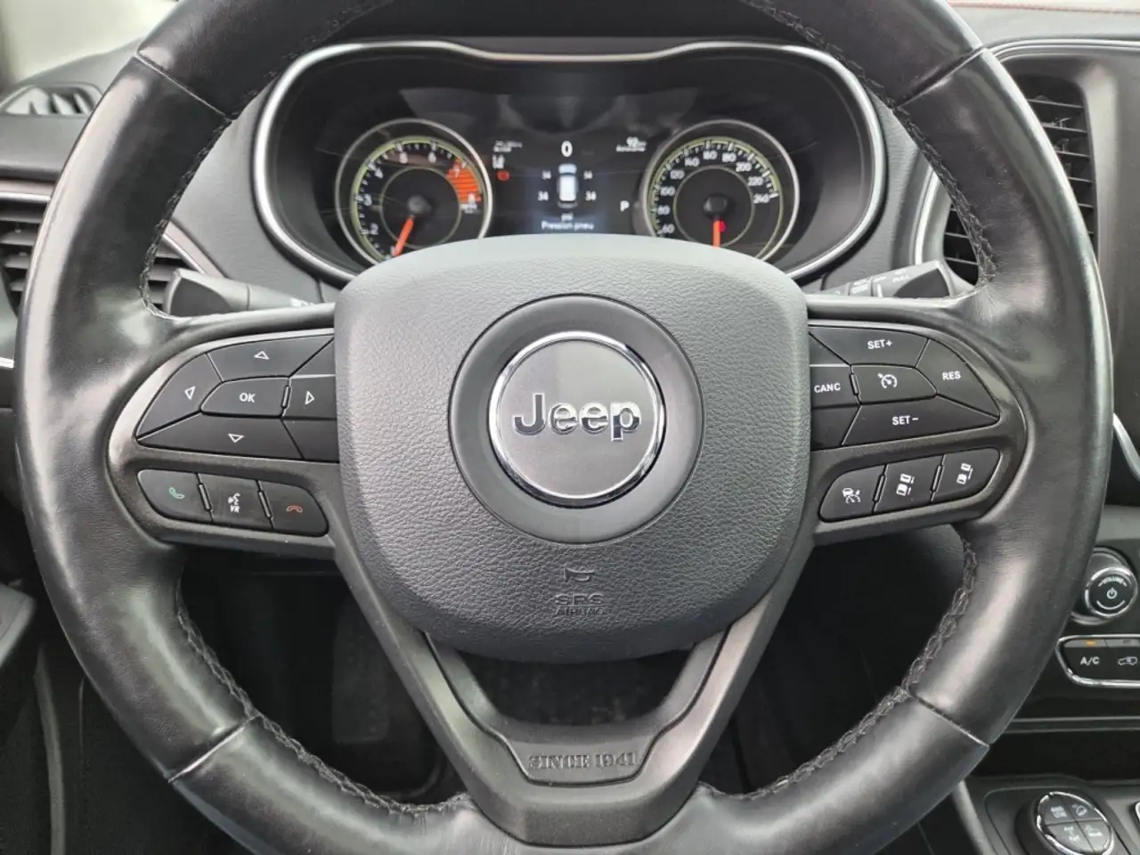 Jeep Cherokee photo Jeep Cherokee