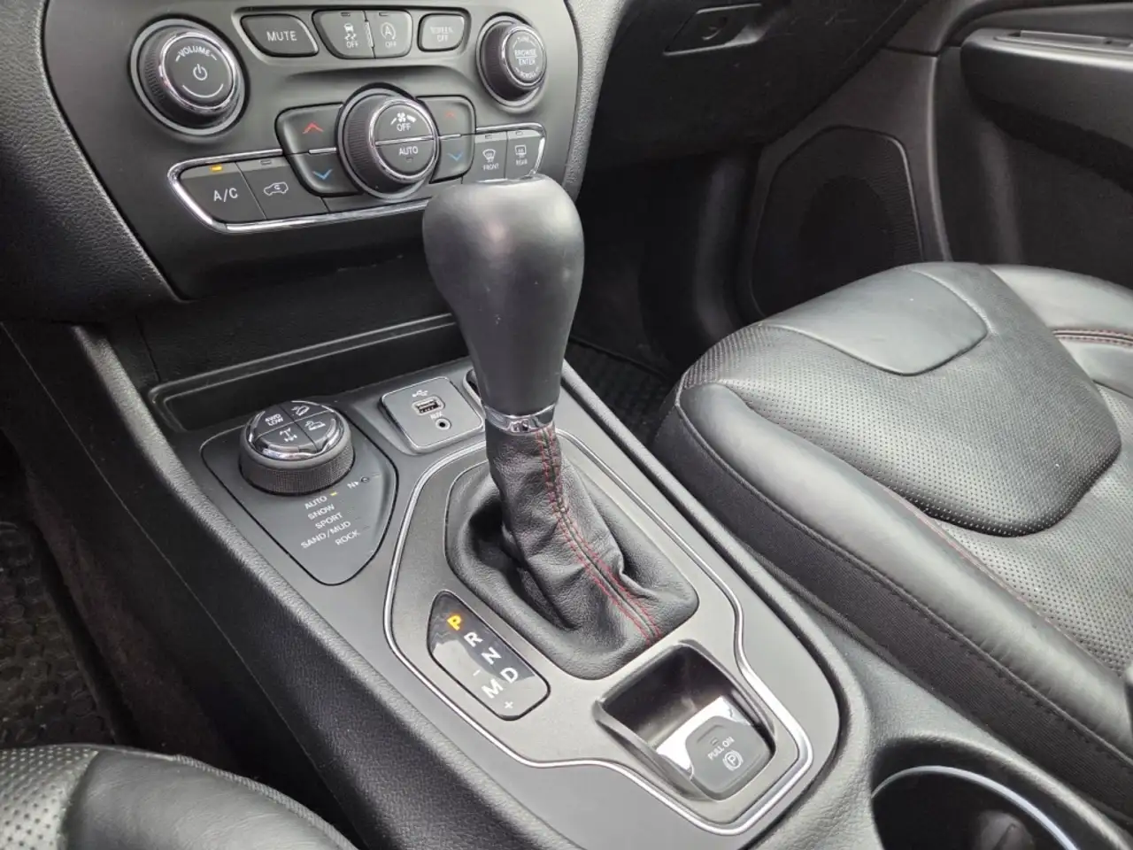 Jeep Cherokee photo Jeep Cherokee