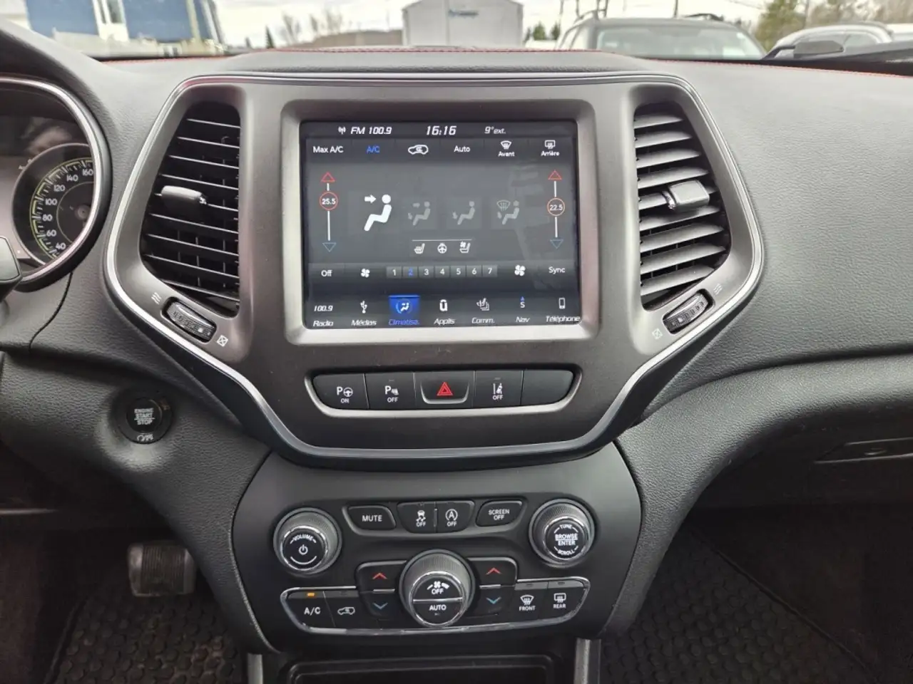 Jeep Cherokee photo Jeep Cherokee