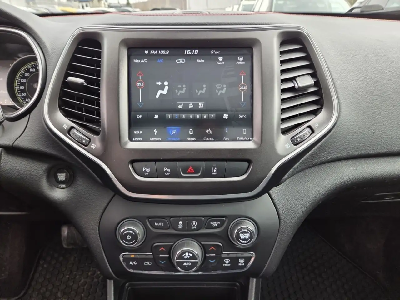 Jeep Cherokee photo Jeep Cherokee