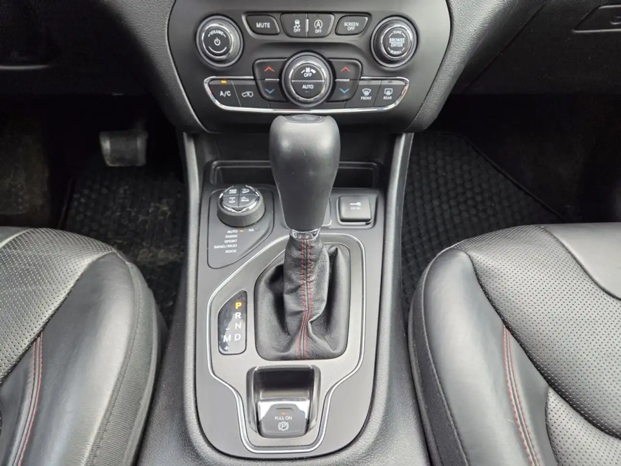 Jeep Cherokee photo Jeep Cherokee