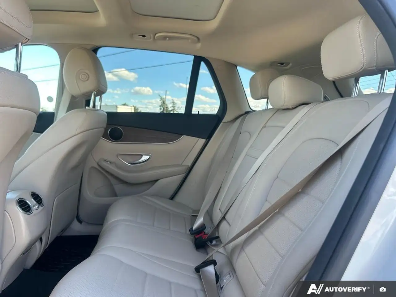 Mercedes-Benz GLC снимка Mercedes-Benz GLC