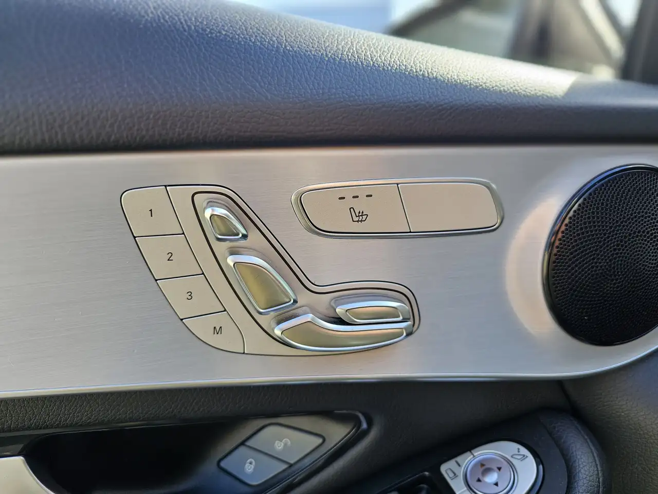 Mercedes-Benz GLC снимка Mercedes-Benz GLC