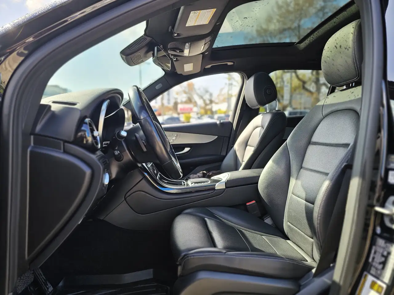 Mercedes-Benz GLC снимка Mercedes-Benz GLC