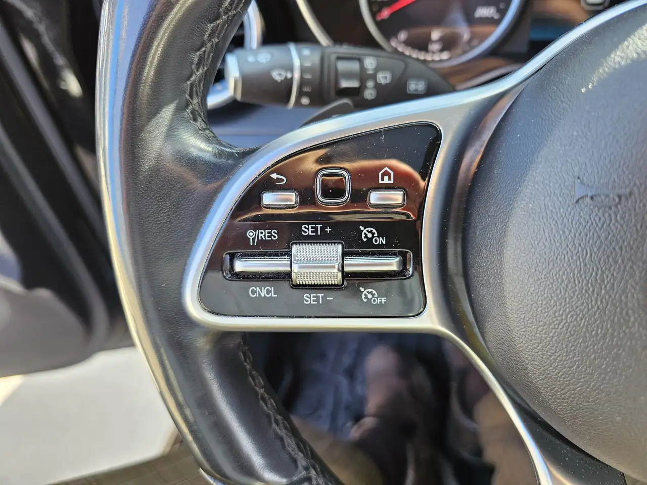 Mercedes-Benz GLC снимка Mercedes-Benz GLC