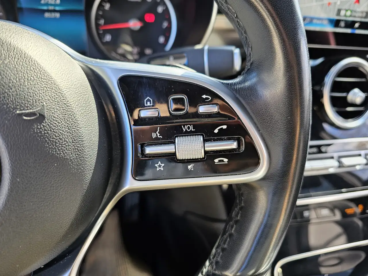Mercedes-Benz GLC снимка Mercedes-Benz GLC