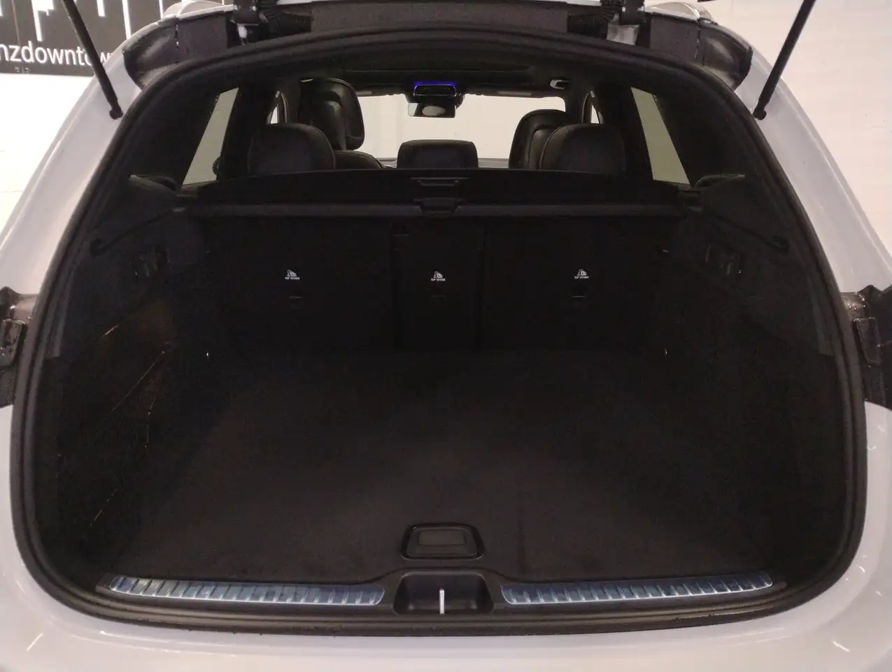 Mercedes-Benz GLC снимка Mercedes-Benz GLC