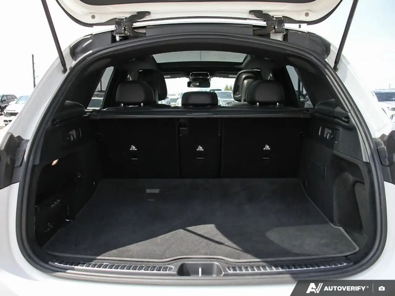 Mercedes-Benz GLC снимка Mercedes-Benz GLC