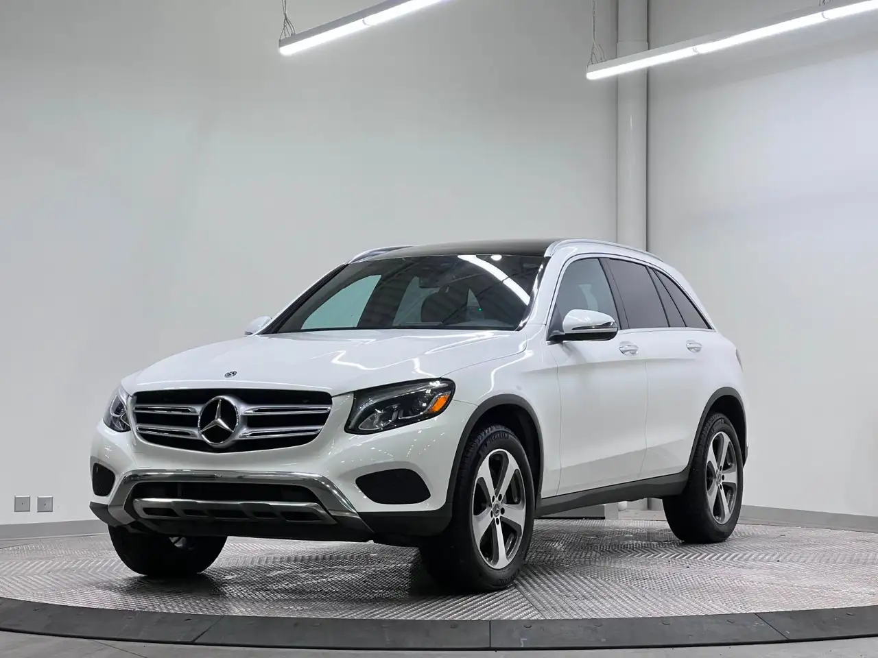Mercedes-Benz GLC снимка Mercedes-Benz GLC