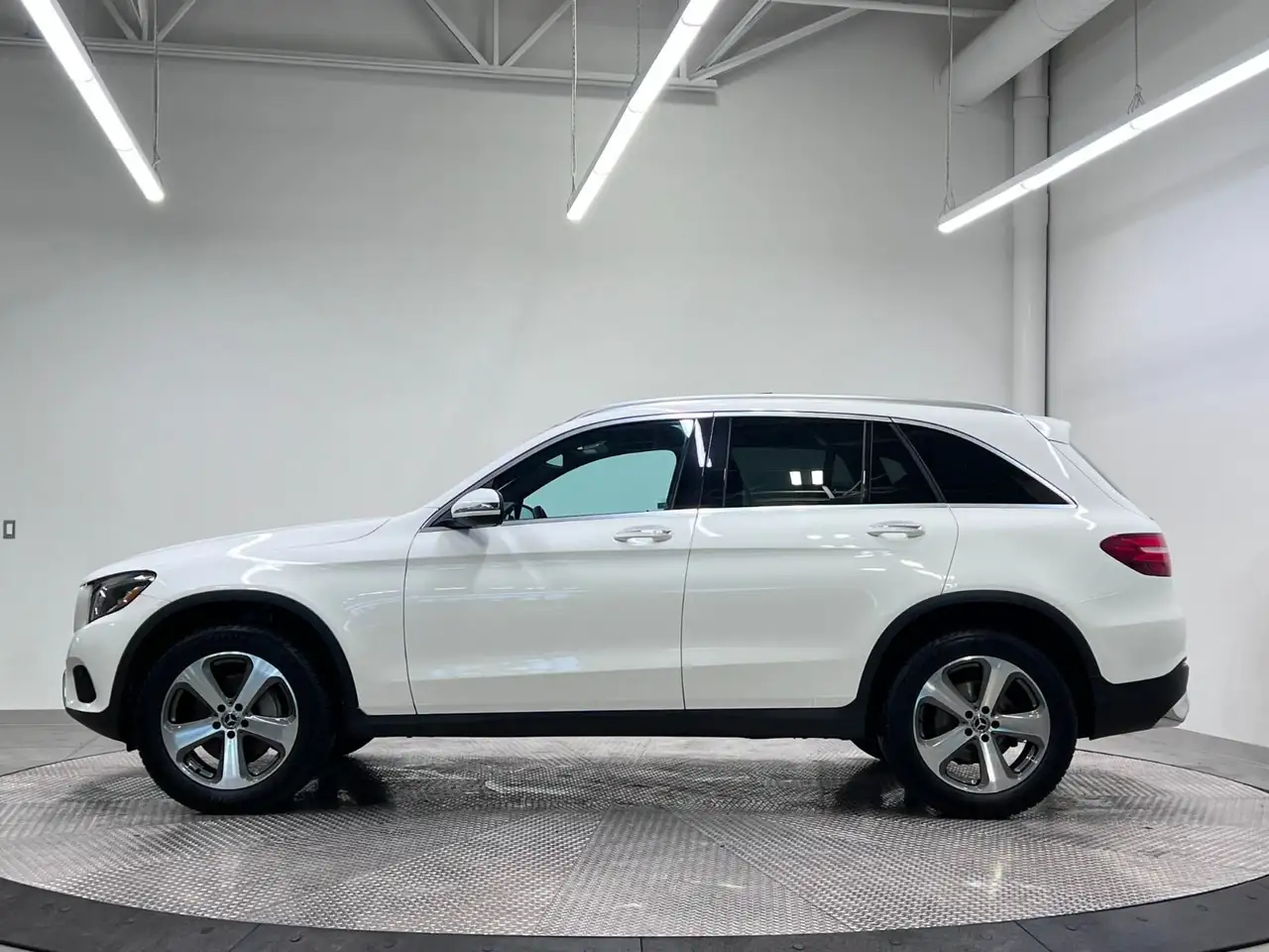 Mercedes-Benz GLC снимка Mercedes-Benz GLC