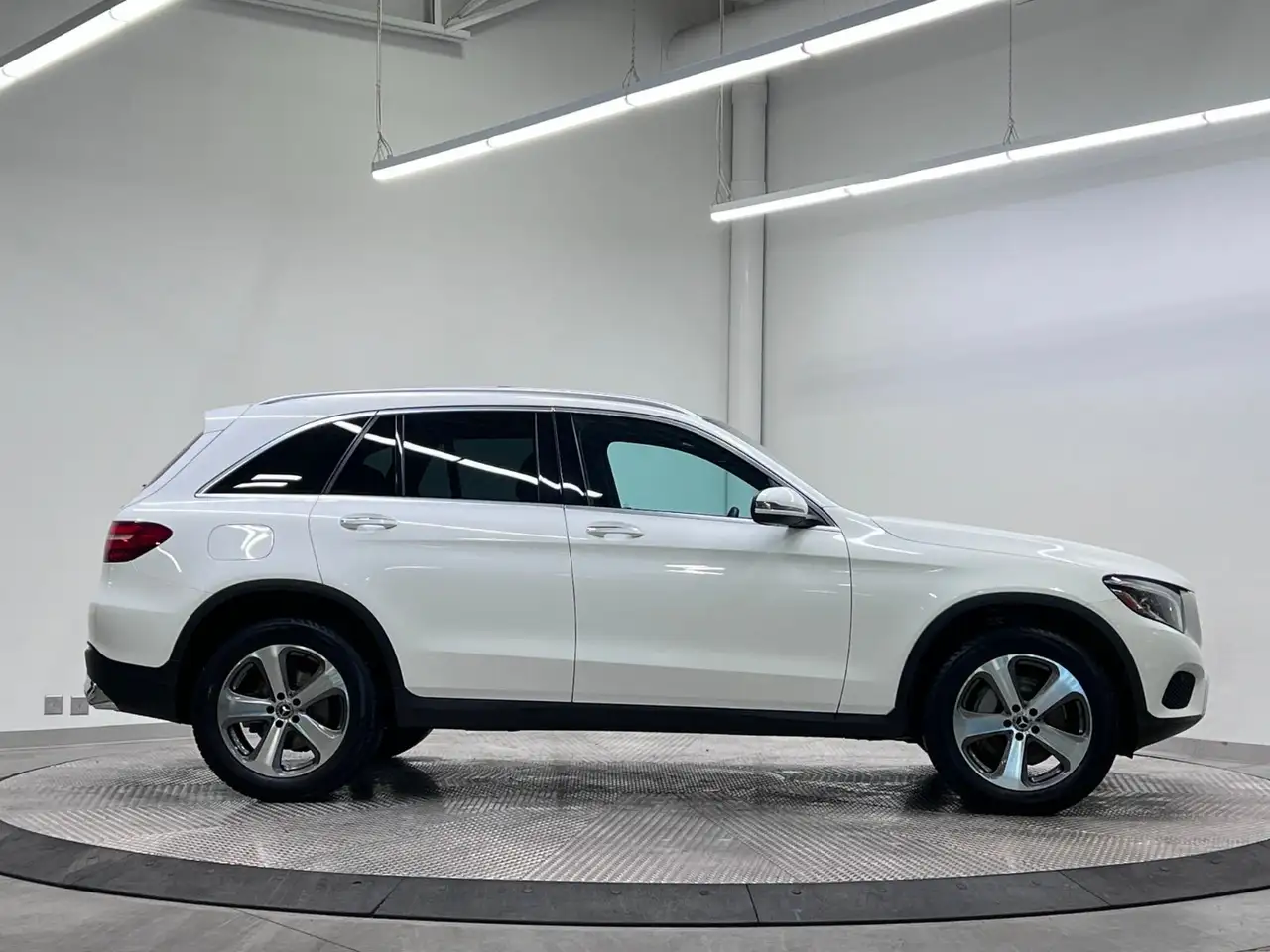 Mercedes-Benz GLC снимка Mercedes-Benz GLC