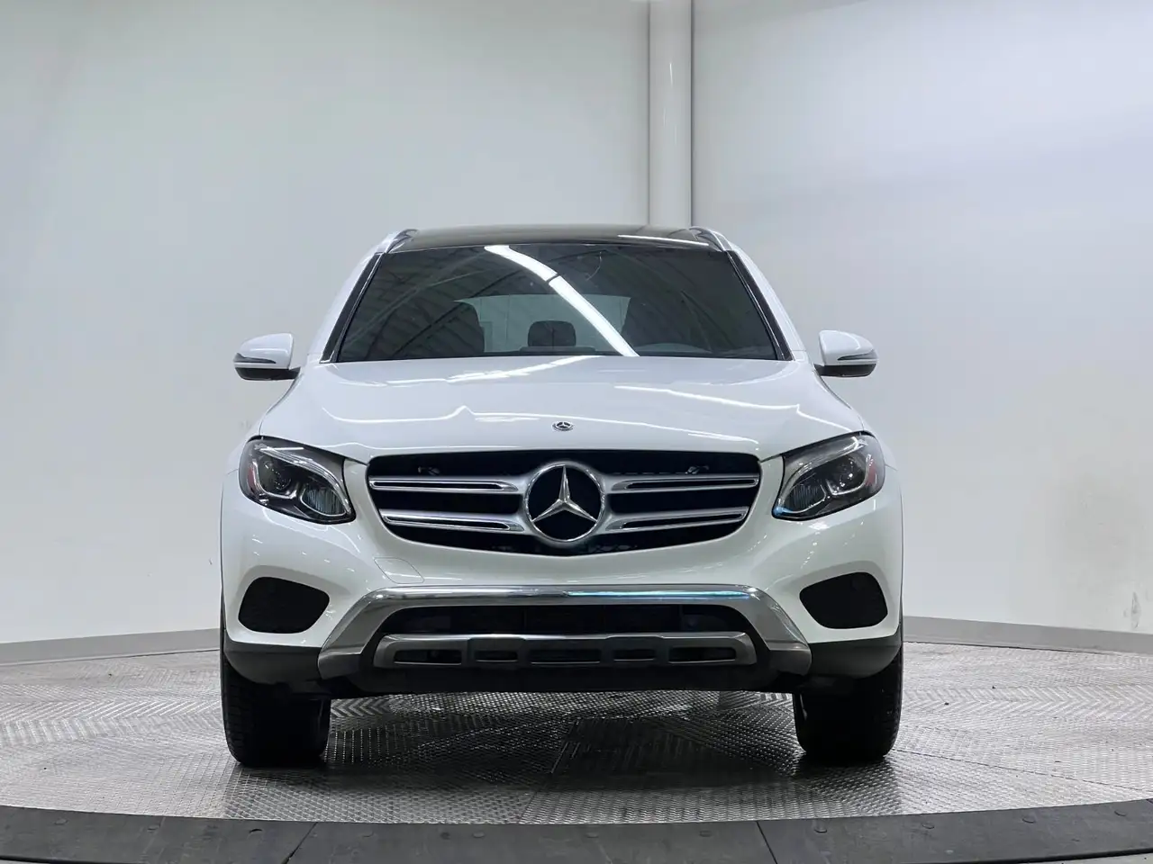 Mercedes-Benz GLC снимка Mercedes-Benz GLC