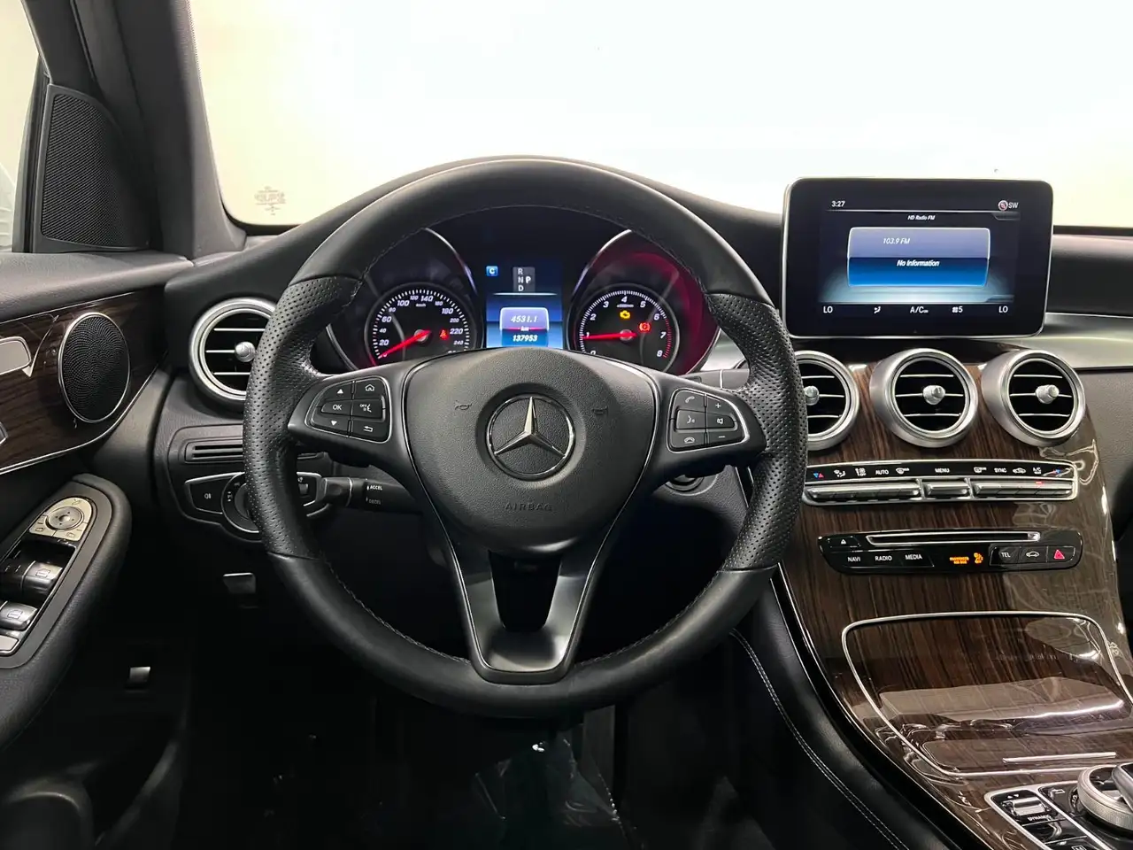 Mercedes-Benz GLC снимка Mercedes-Benz GLC